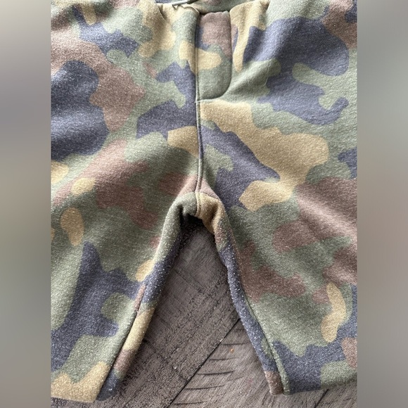 🛍️ $5 SALE - Ripzone Camo Fleece Joggers, size small. - Picture 5 of 6